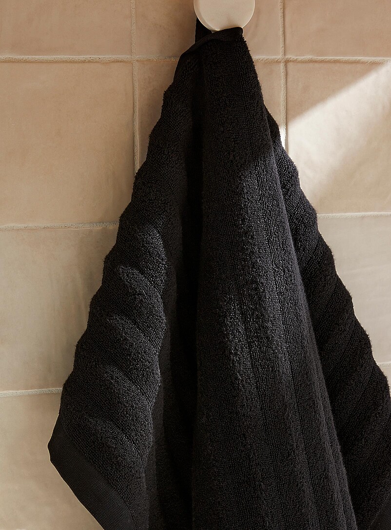 Simons Maison: Les serviettes coton textur&eacute; Douces et absorbantes, larges ondulations Noir