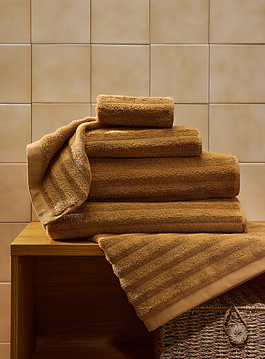 Textured cotton towels Soft and absorbent, wide waves