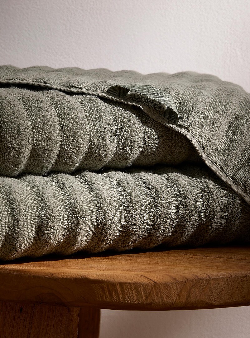 Simons Maison: Les serviettes coton textur&eacute; Douces et absorbantes, larges ondulations Beige