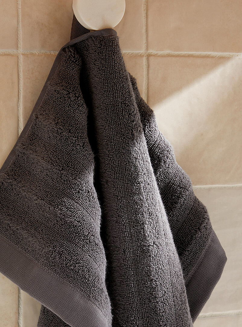 Simons Maison White Textured cotton towels Soft and absorbent, wide waves