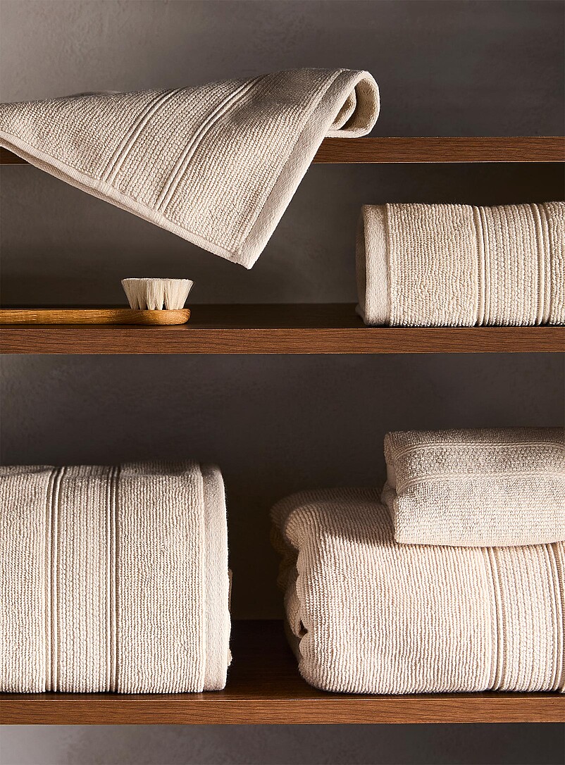 Organic cotton towels Absorbent and durable, bouclé texture | Simons ...