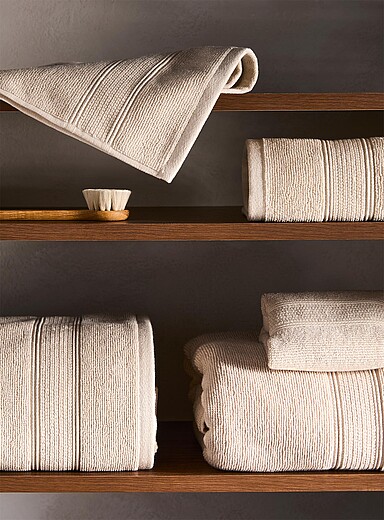 Organic cotton towels Absorbent and durable, boucl&eacute; texture