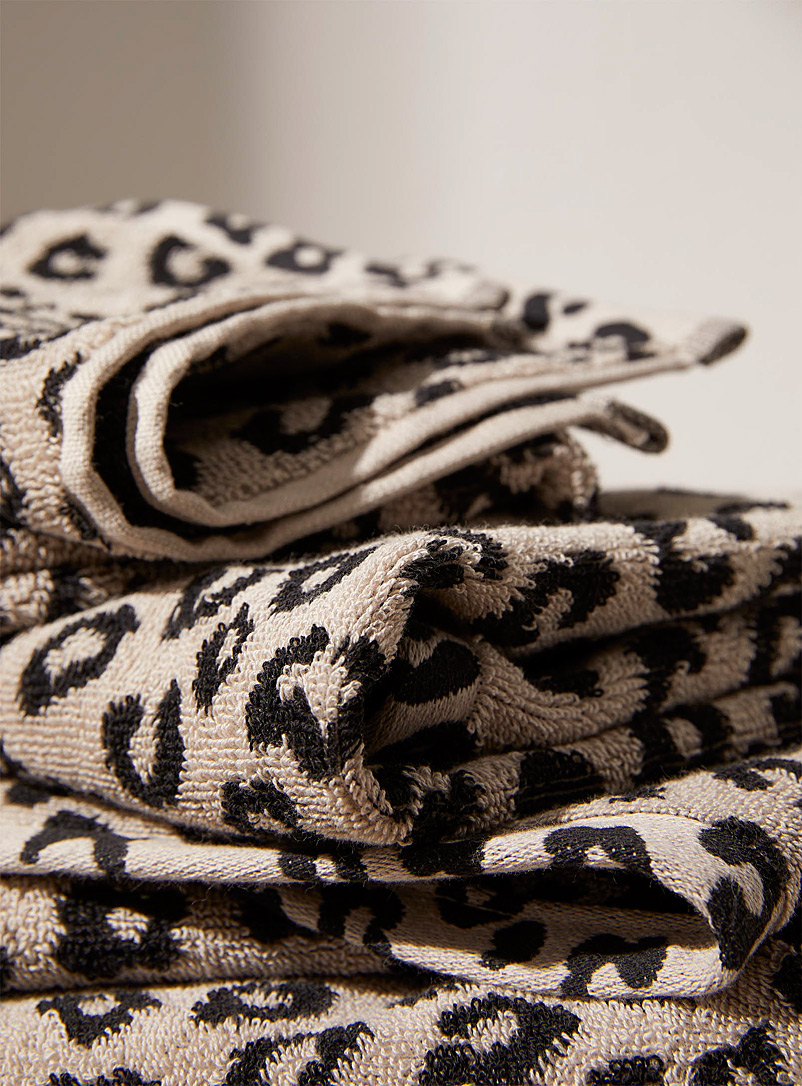 Simons Maison Patterned Ecru Leopard organic cotton towels