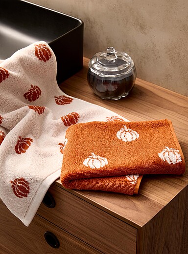 Les serviettes &agrave; main citrouilles coton bio Ensemble de 2 <b>Collection d'Halloween</b>