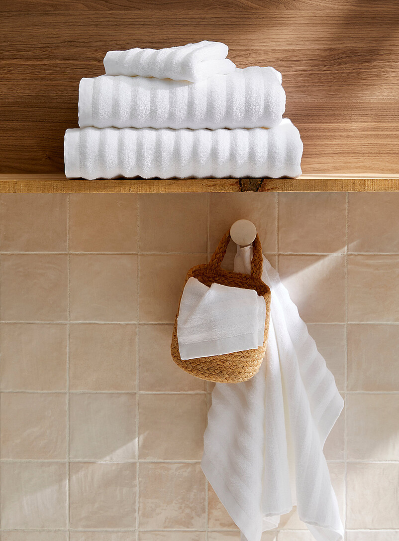 Textured cotton towels Soft and absorbent, wide waves product image (primary)
