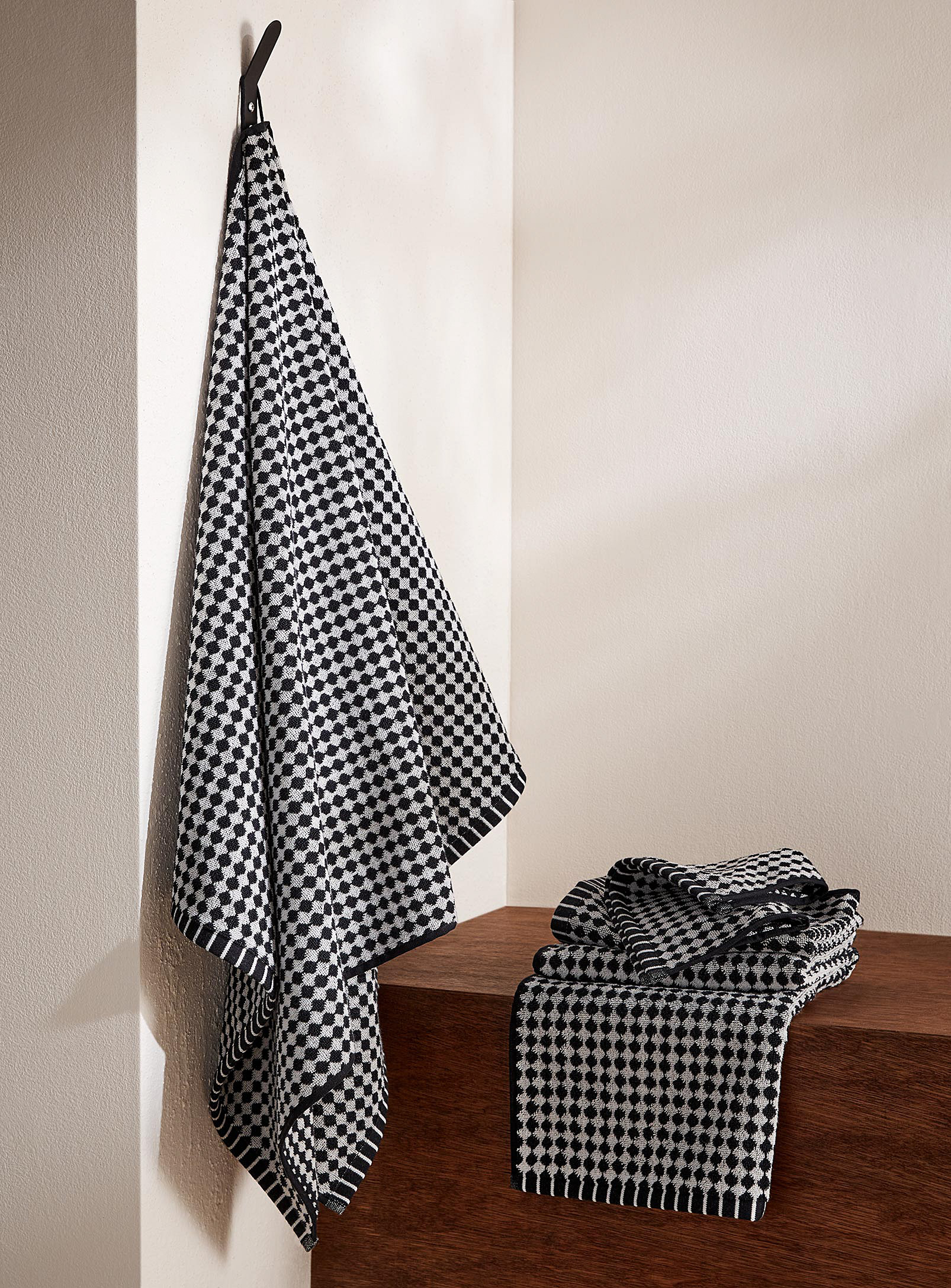Simons Maison - Black and white diamond organic cotton towels