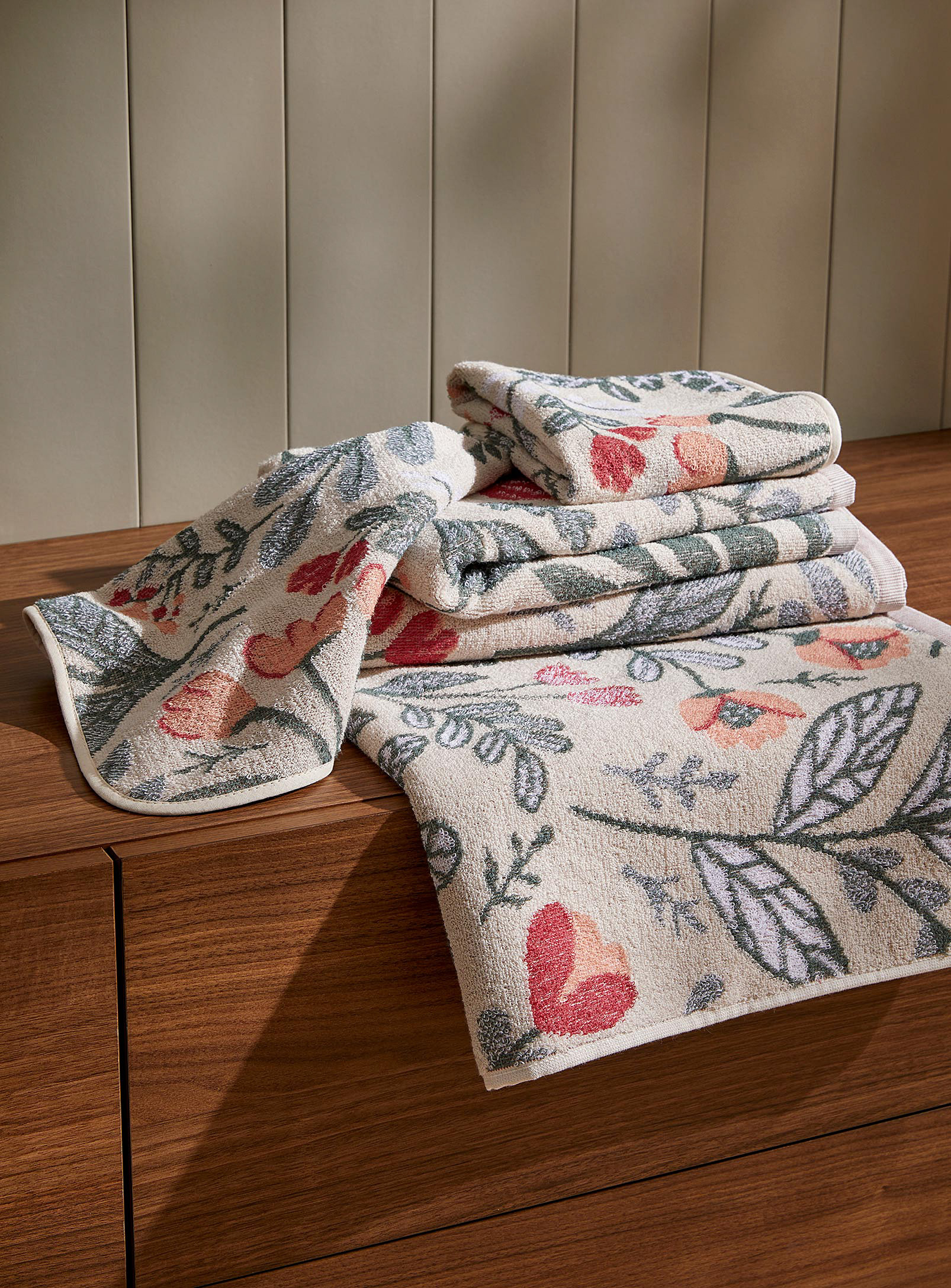 Simons Maison Coral Flowers Towels In Multi