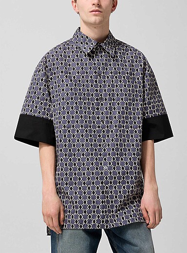 La chemise ample motif g&eacute;o manches accent