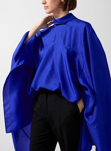 La blouse ample esprit caftan soie saphir