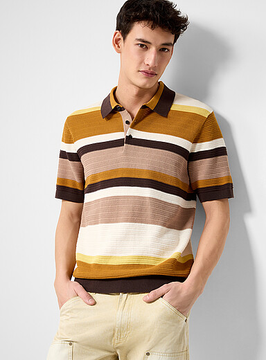 Le polo tricot rayures terreuses