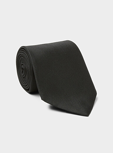 Solid oxford tie