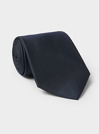 Solid oxford tie