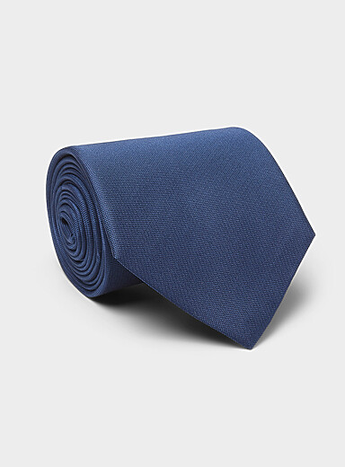 Solid oxford tie