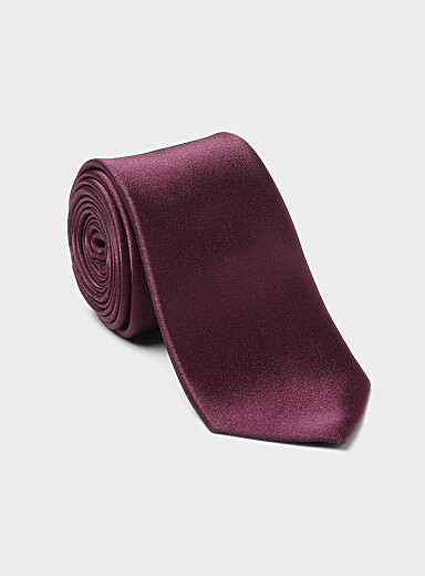Satiny colourful tie