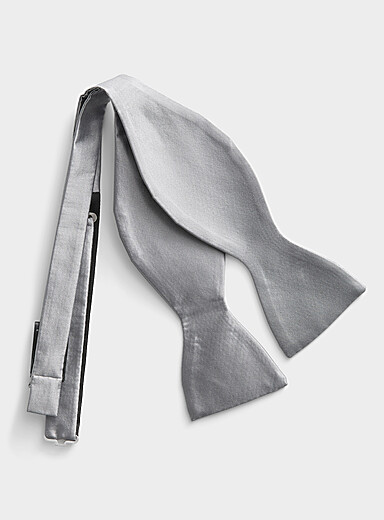 Blick Off White Solid satiny bow tie for men