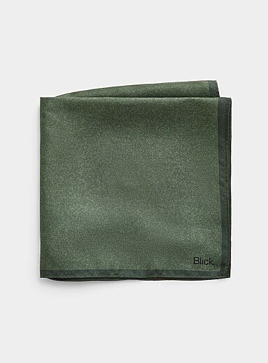 La pochette pure soie unie avec bordure