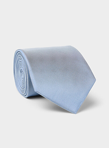La cravate pastel satin&eacute;e