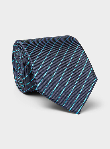 Diagonal-stripe tie