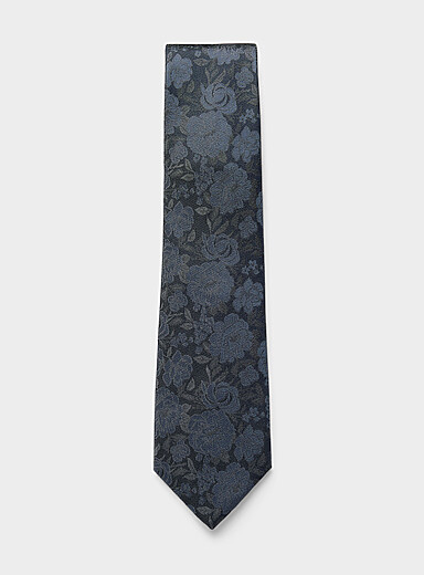 Dark tapestry tie