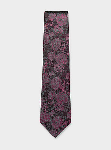 Dark tapestry tie