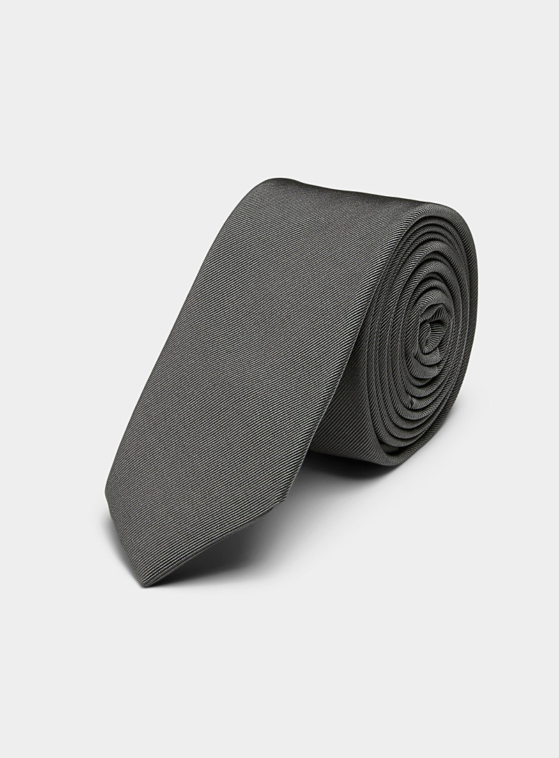 Blick: La cravate étroite unie pure soie Charbon pour homme