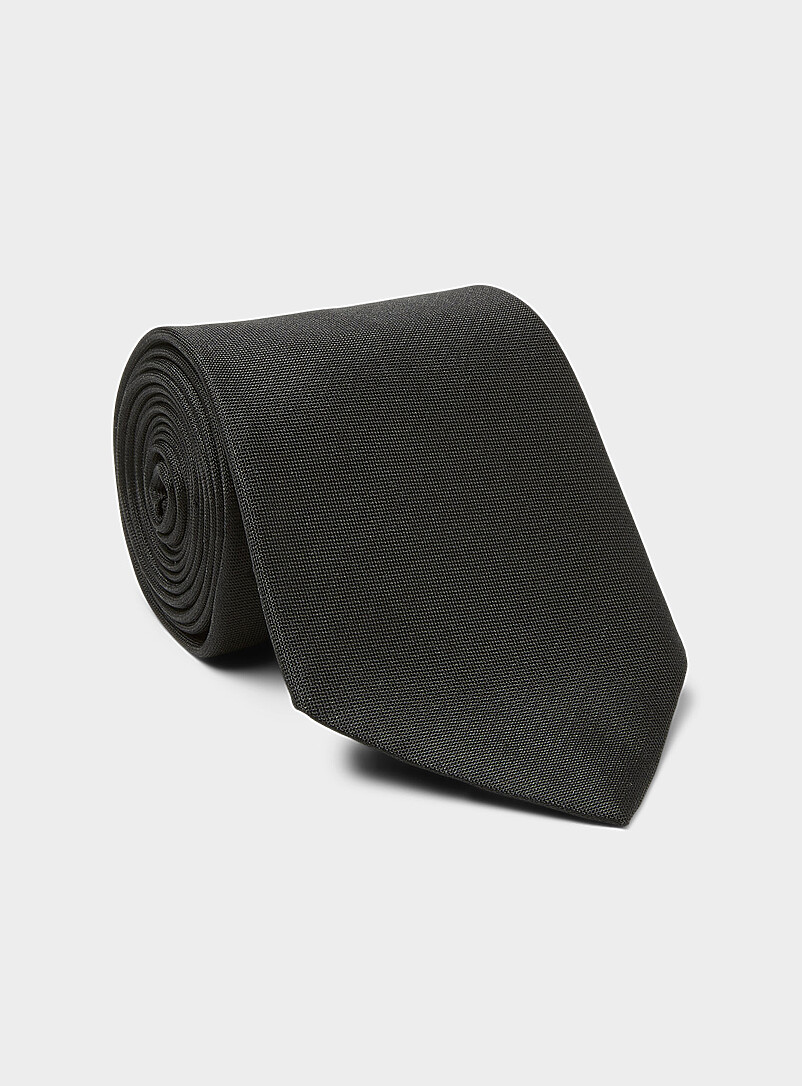 Solid oxford tie product image (primary)