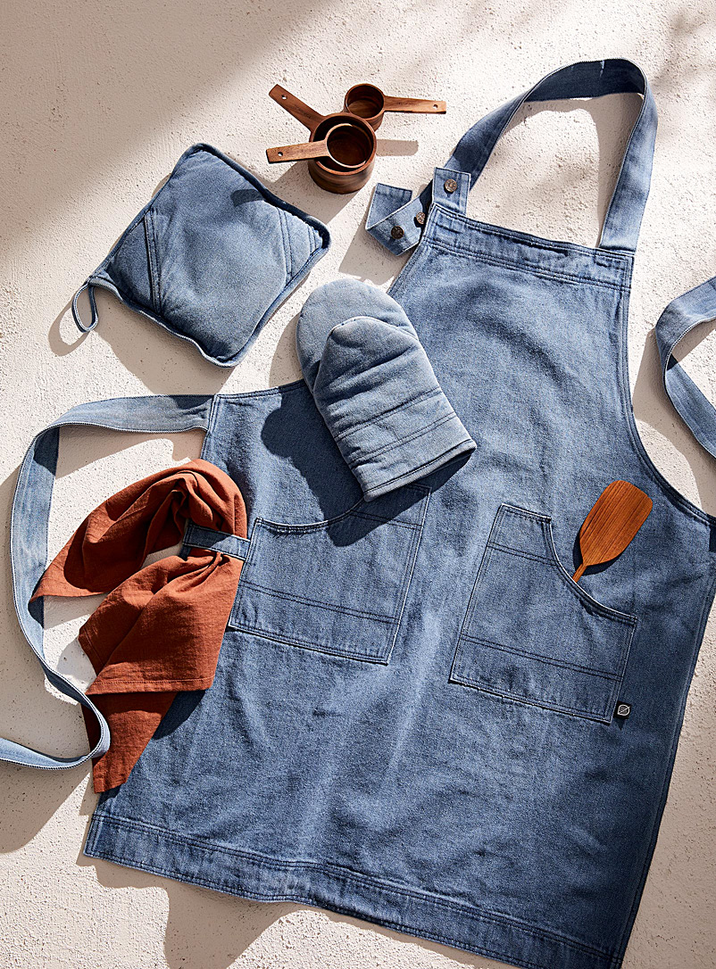 samle Forkæl dig lugtfri Faded denim accessories | Simons Maison | Aprons & Oven Mitts | Kitchen &  Dining Accessories | Simons