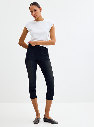 Hue Navy/Midnight Blue Solid stretch denim capri legging for women