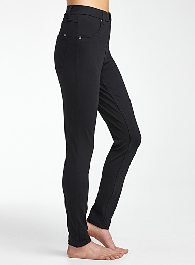 https://imagescdn.simons.ca/images/7780-11206521-1-A1_3/high-rise-essential-jegging.jpg?__=13
