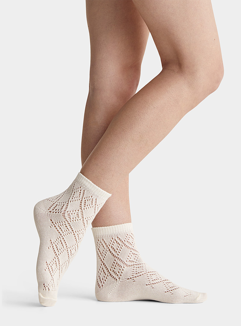 Hue Ivory White Pointelle-knit ankle sock for women
