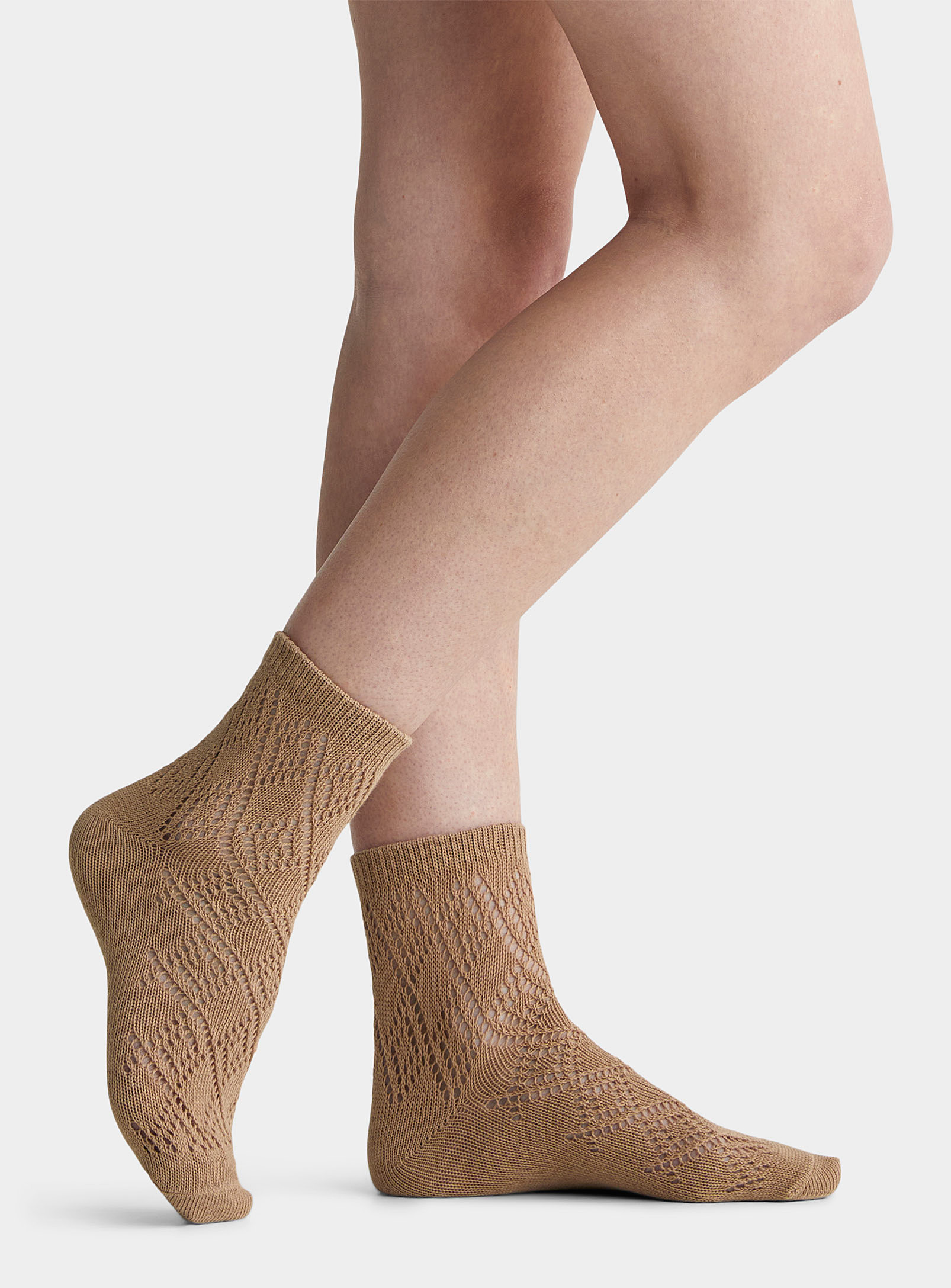 Hue Pointelle-knit Ankle Sock In Brown