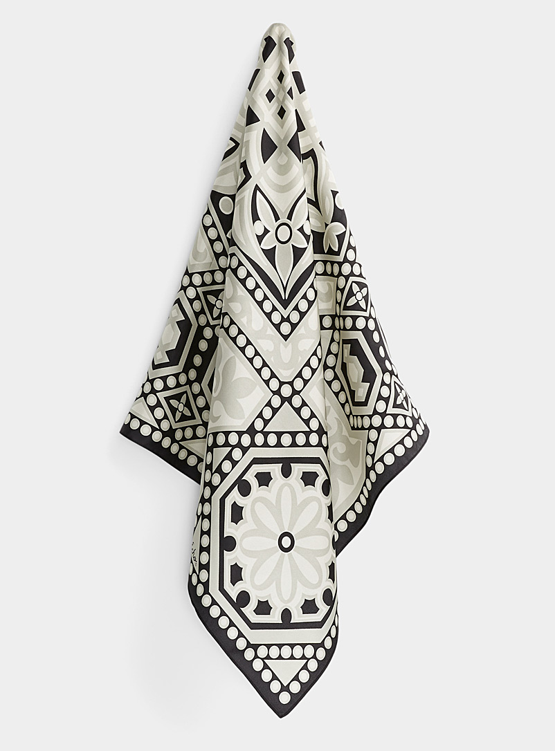 Echo Design Patterned Black Rhythmic mosaic scarf for women