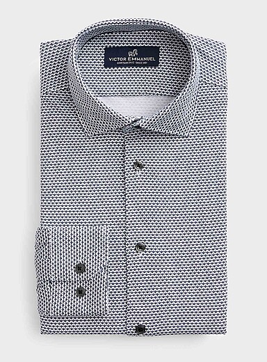 Victor Emmanuel: La chemise extensible chevrons g&eacute;o marine <b>Coupe moderne</b> Bleu marine - Bleu nuit pour homme