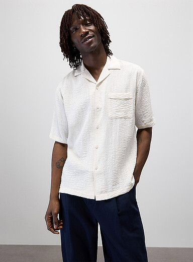 La chemise col ouvert touche de lin <b>Coupe r&eacute;guli&egrave;re</b>