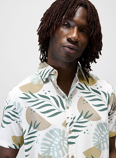 La chemise exotique abstraite <b>Coupe r&eacute;guli&egrave;re</b>