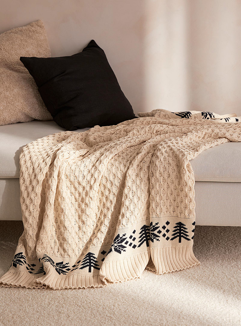 Simons Maison Assorted Snowflakes and firs textured throw 130 x 150 cm