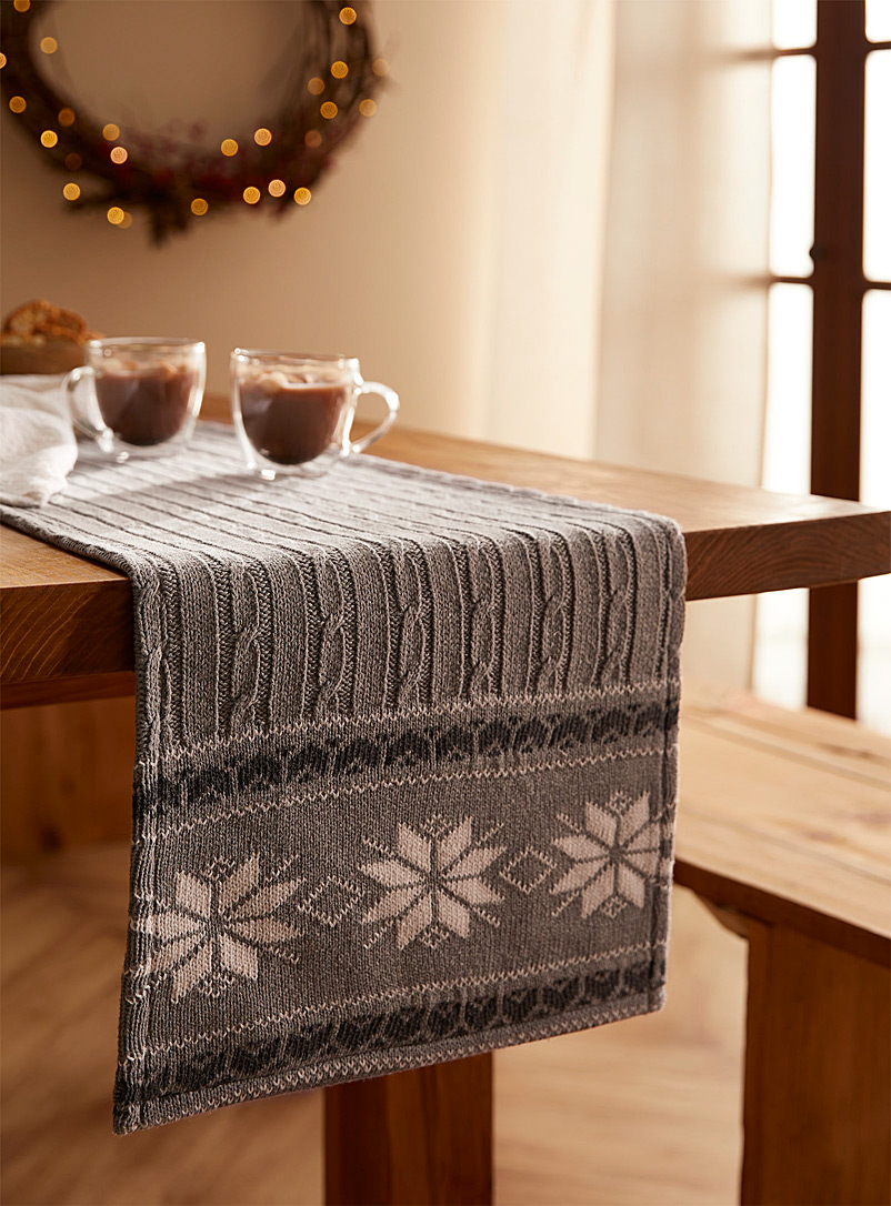 Simons Maison Patterned Grey Winter knit table runner 33 x 180 cm