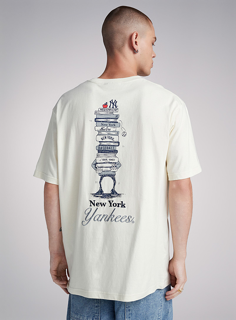 New Era: Le t-shirt Book Club Beige crème pour homme