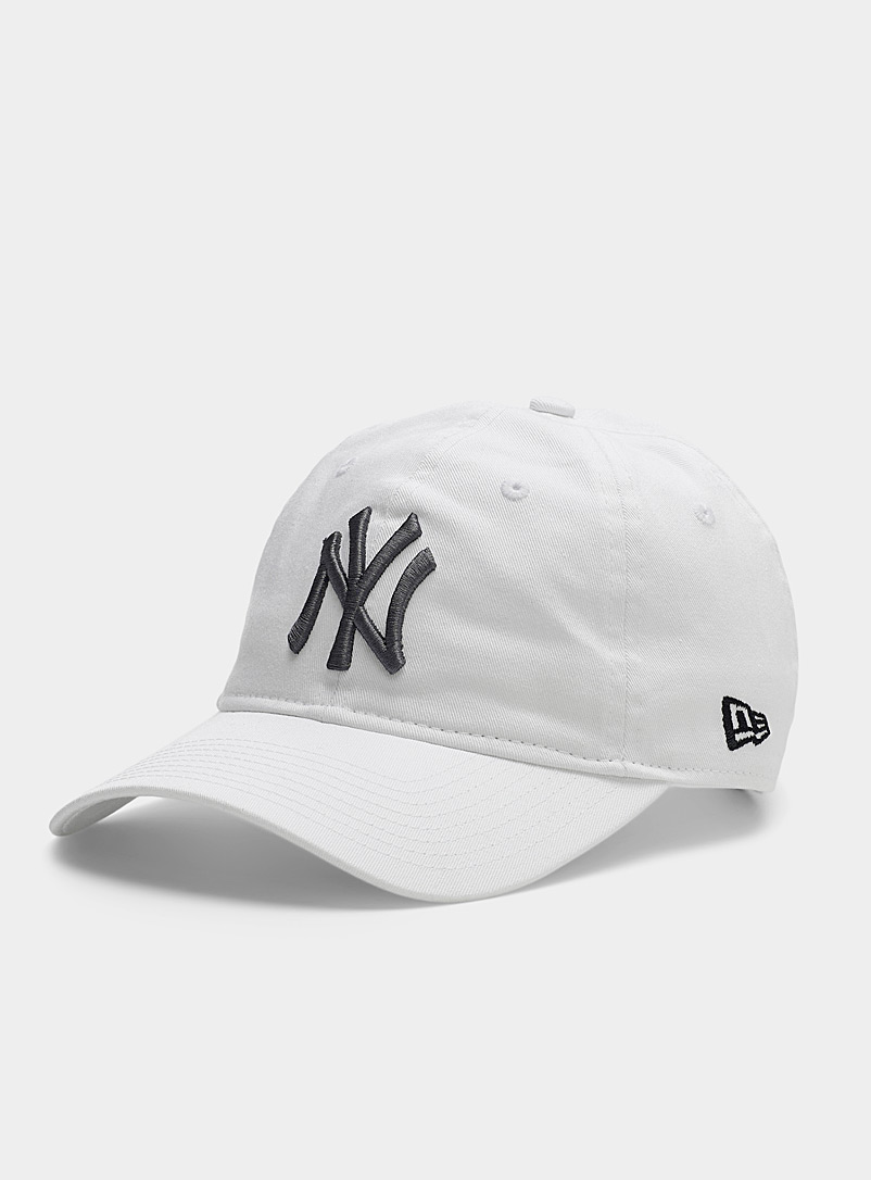 Shop Women's Caps | Simons Canada