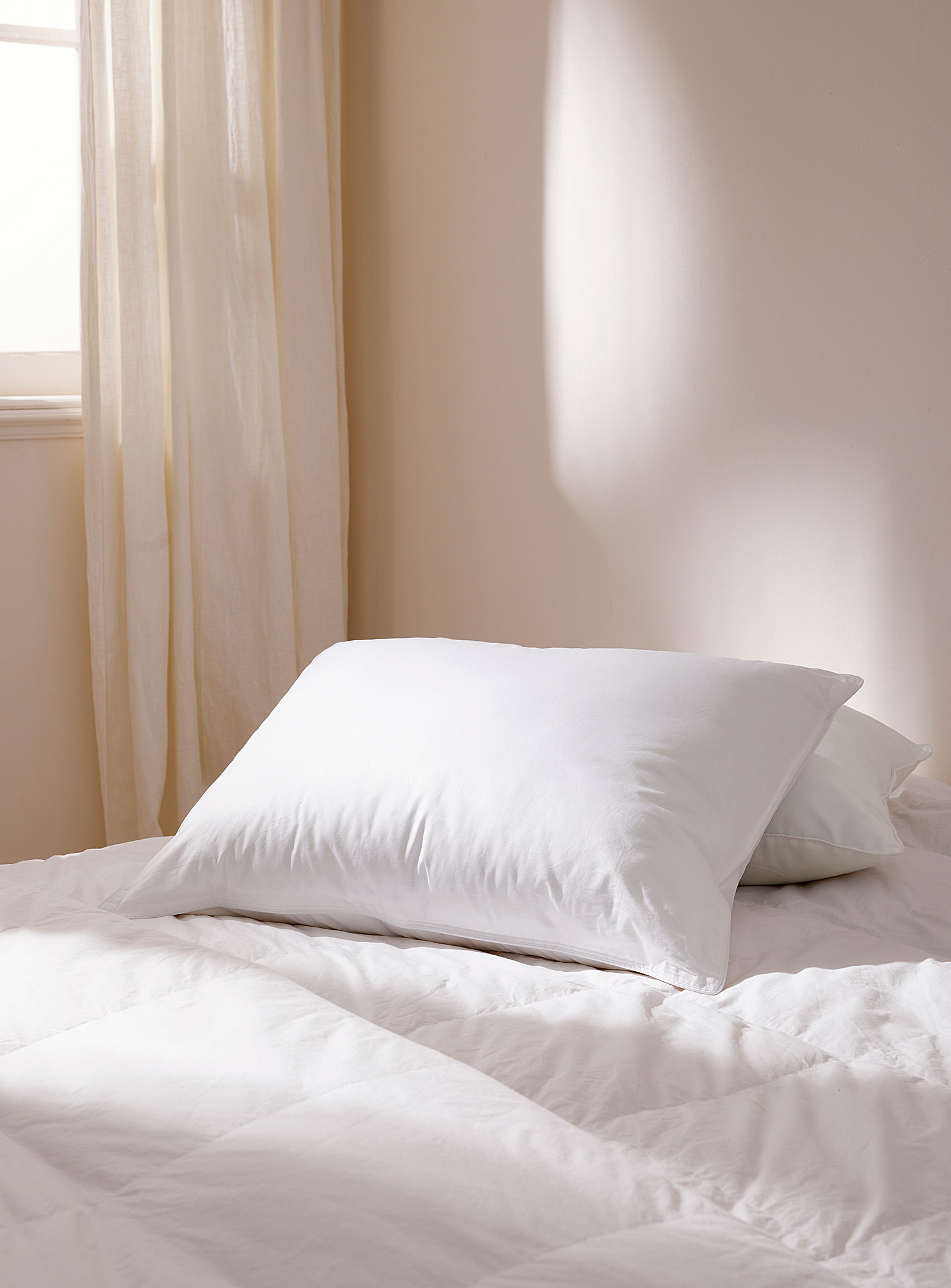 Simons Maison Concerto Pillow Semi-firm Support In White