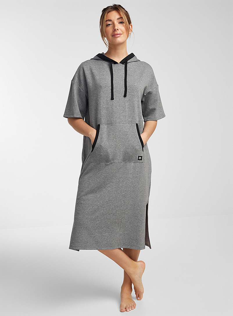 DKNY: La robe de nuit signature Gris foncé pour femme