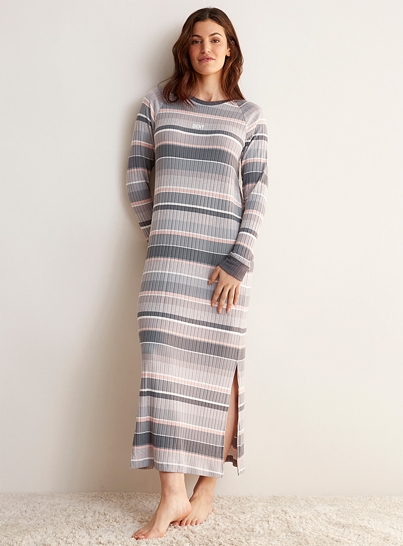 DKNY: La robe de nuit maxi rayée Gris à motifs pour femme