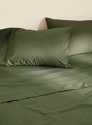 Simons Maison Green Solid percale plus sheet Fits mattresses up to 15 in 200-thread-count