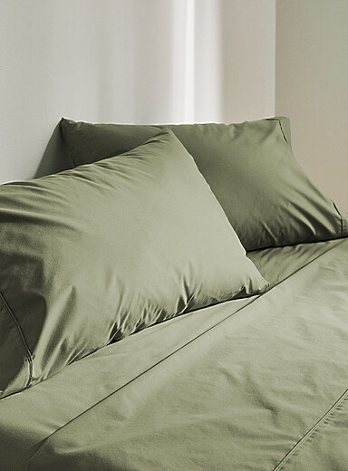 Simons Maison Mint/Pistachio Green Solid percale plus sheet 200-thread-count Fits mattresses up to 15 in