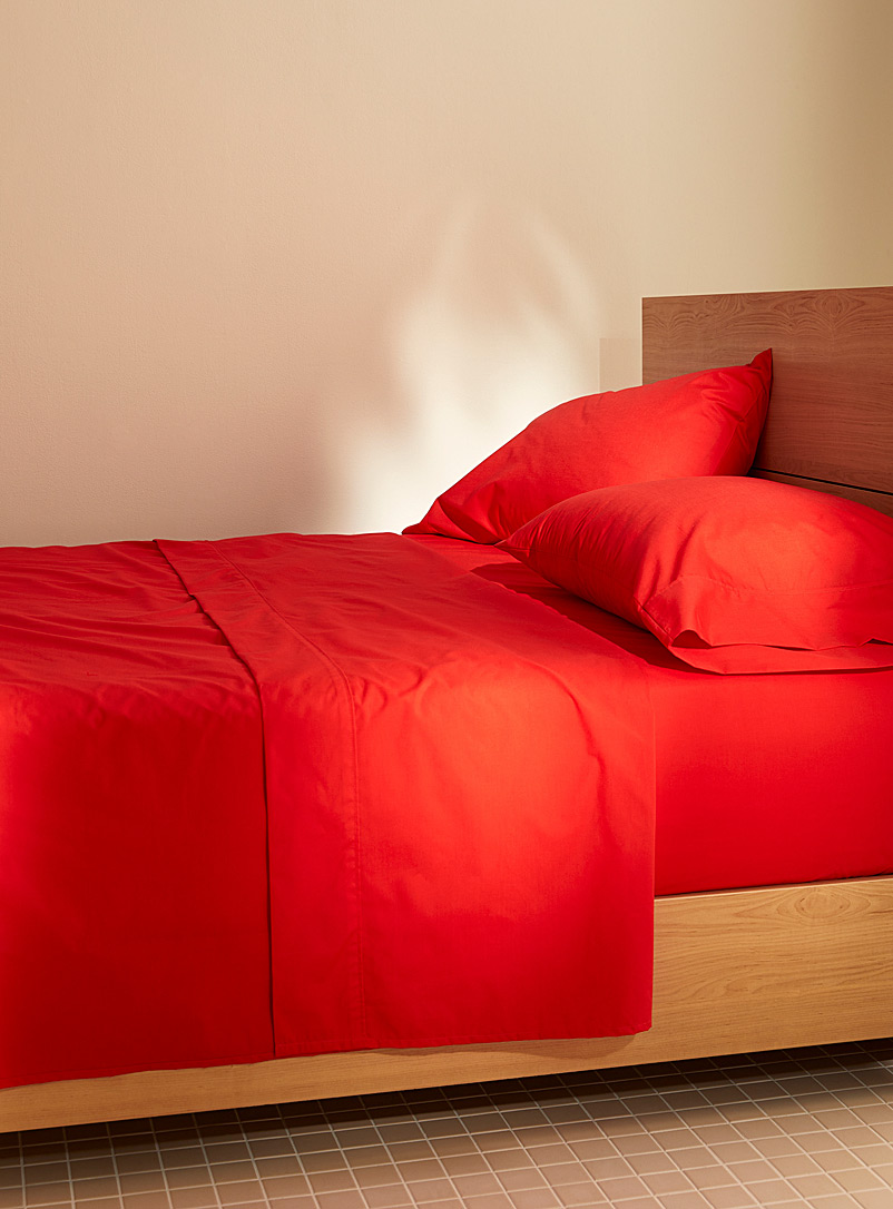 Simons Maison Red Solid percale plus sheet 200-thread-count Fits mattresses up to 15 in