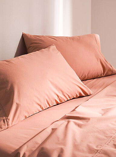 Solid percale plus sheet Fits mattresses up to 15 in 200-thread-count