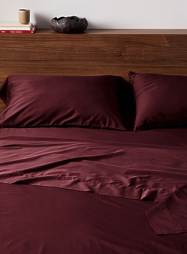Simons Maison Dark Crimson Cotton-bamboo rayon solid sheet set 300-thread-count Fits mattresses up to 16 in