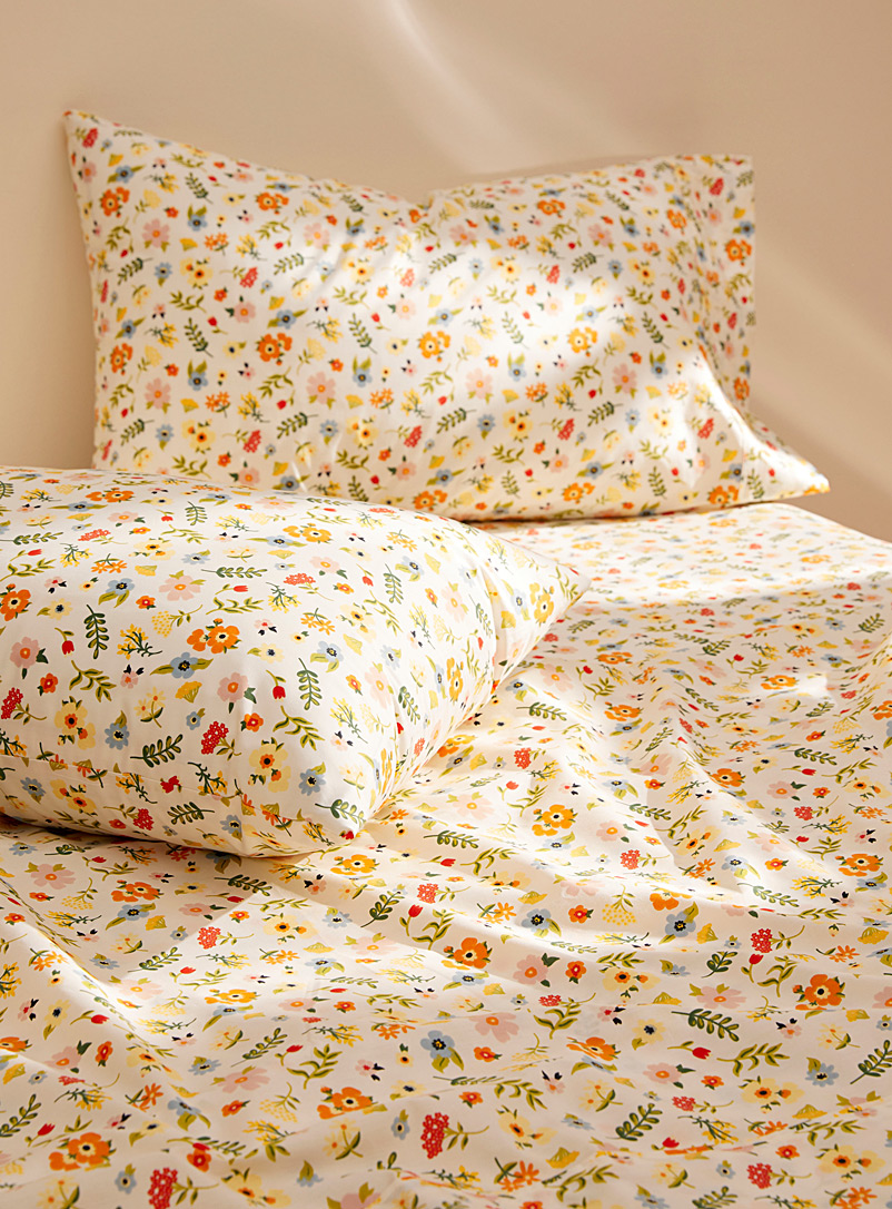 Simons Maison Assorted Flowers for days percale plus sheet 200-thread-count Fits mattresses up to 15 in