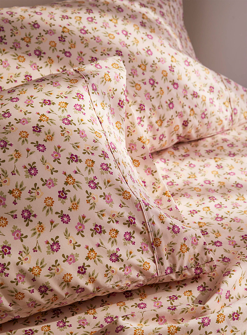 Simons Maison Patterned pink Delicate flowers percale sheet 200-thread-count Fits mattresses up to 15 in