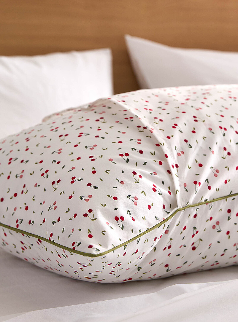 Simons Maison: Le couvre-oreiller de corps percale petites cerises Blanc &agrave; motifs